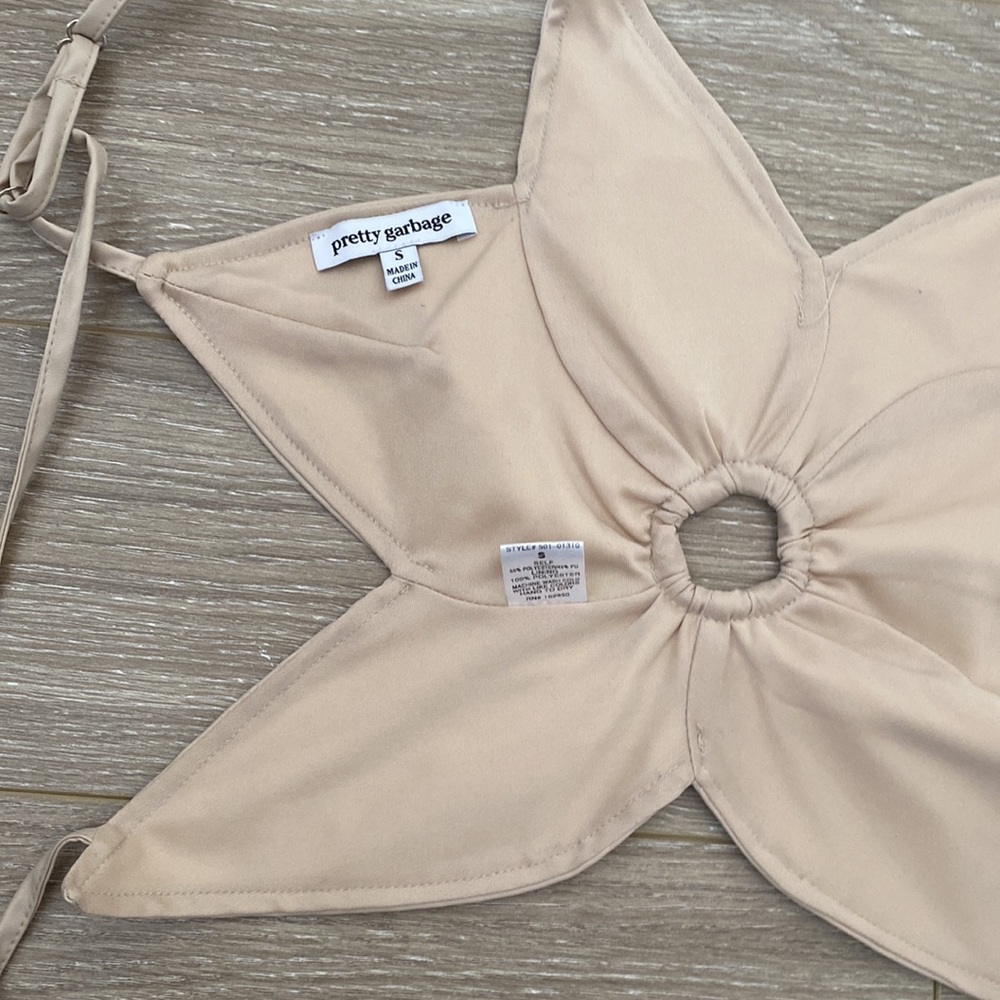 UO Vegan Leather Flower Crop Top - Picture 4 of 4